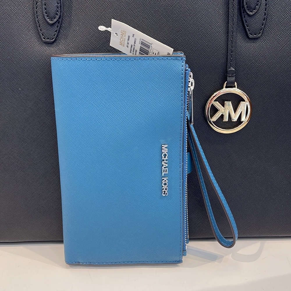 MICHAEL KORS
Jet Set Large Leather Smartphone Wristlet Wallet
Teal
NWT - Picture 8 of 16